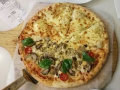 榴莲拼黑松露野菌-乐凯撒披萨(正佳广场店)