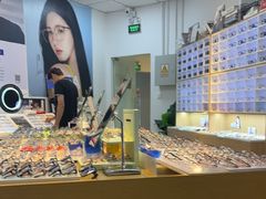 -天空之镜眼镜店蔡司依视路配镜授权零售店(望京颐堤港店)