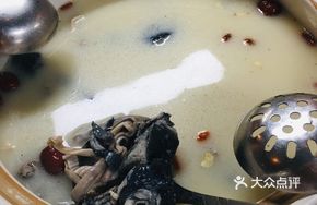 Black Chicken Herbal Pig's Stomach Soup