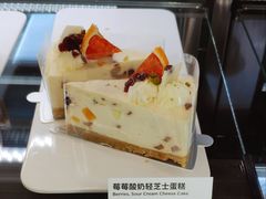 草莓酸奶轻芝士蛋糕-Seesaw Coffee(西岸凤巢店)