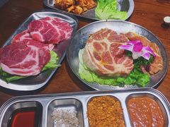 韩式腌猪王排-·缸桶屋·韩式牛肋条自助烤肉(西湖D11店)