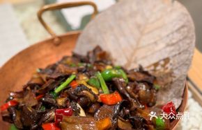 Stir-fried Boletus with Cured Meat