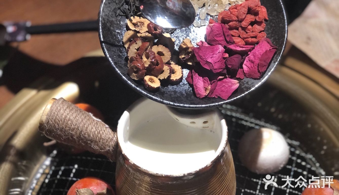 一边喝罐罐烤奶一边吃烤肉，简直要幸福到哭[流泪]好吗？
