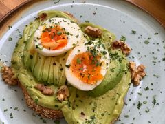 牛油果煮蛋吐司-RAC BAR(安福路店)