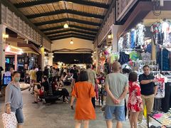 -席娜卡琳火车铁道夜市