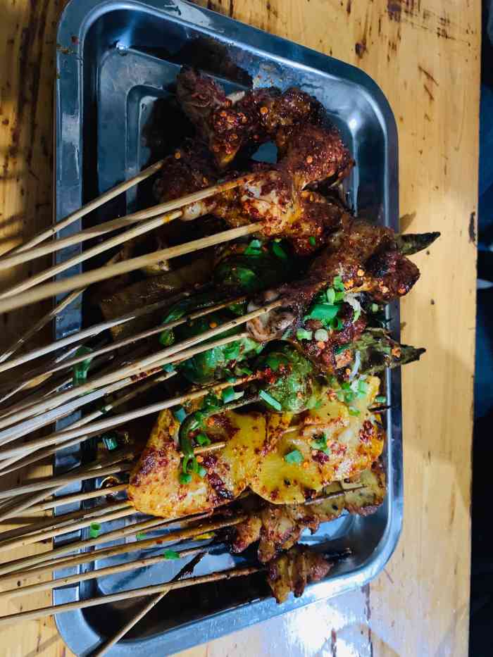 月牙山烧烤-"听说月牙湾的烧烤超级好吃.住在峨眉山大.