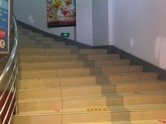 -和平影视娱乐城