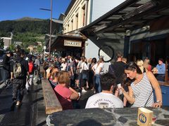 门口排队的状况-Fergburger(皇后镇店)