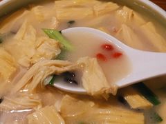 上汤虾仁鲜腐竹-禾珍珠家常小馆(河南博物院店)
