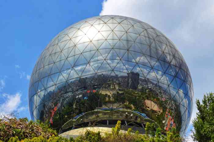 民族广场-"今天晚上偶然走到了大理民族广场.广场通过.