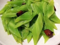 -渝信川菜 · 川味家常菜(财富购物中心店)
