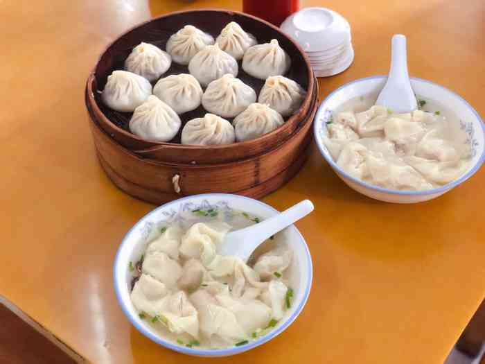 江阴最好吃的小笼包,在加一碗开洋小馄饨,我的最爱