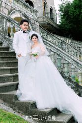 -现代经典婚纱摄影