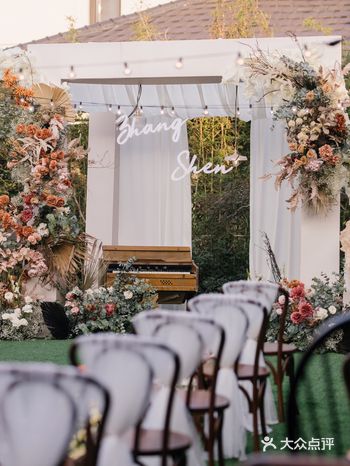 武汉东湖户外婚礼｜简约精致的草坪婚礼现场