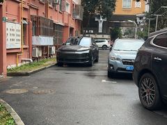 -理想汽车(世纪汇店)