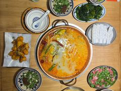 -洱火云南酸菜牛肉火锅(石景山当代商城店)