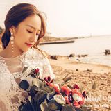 给大家分享一组旅拍风格的婚纱照客片