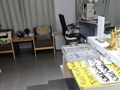 -视野联行眼镜•蔡司•依视路(温江店)