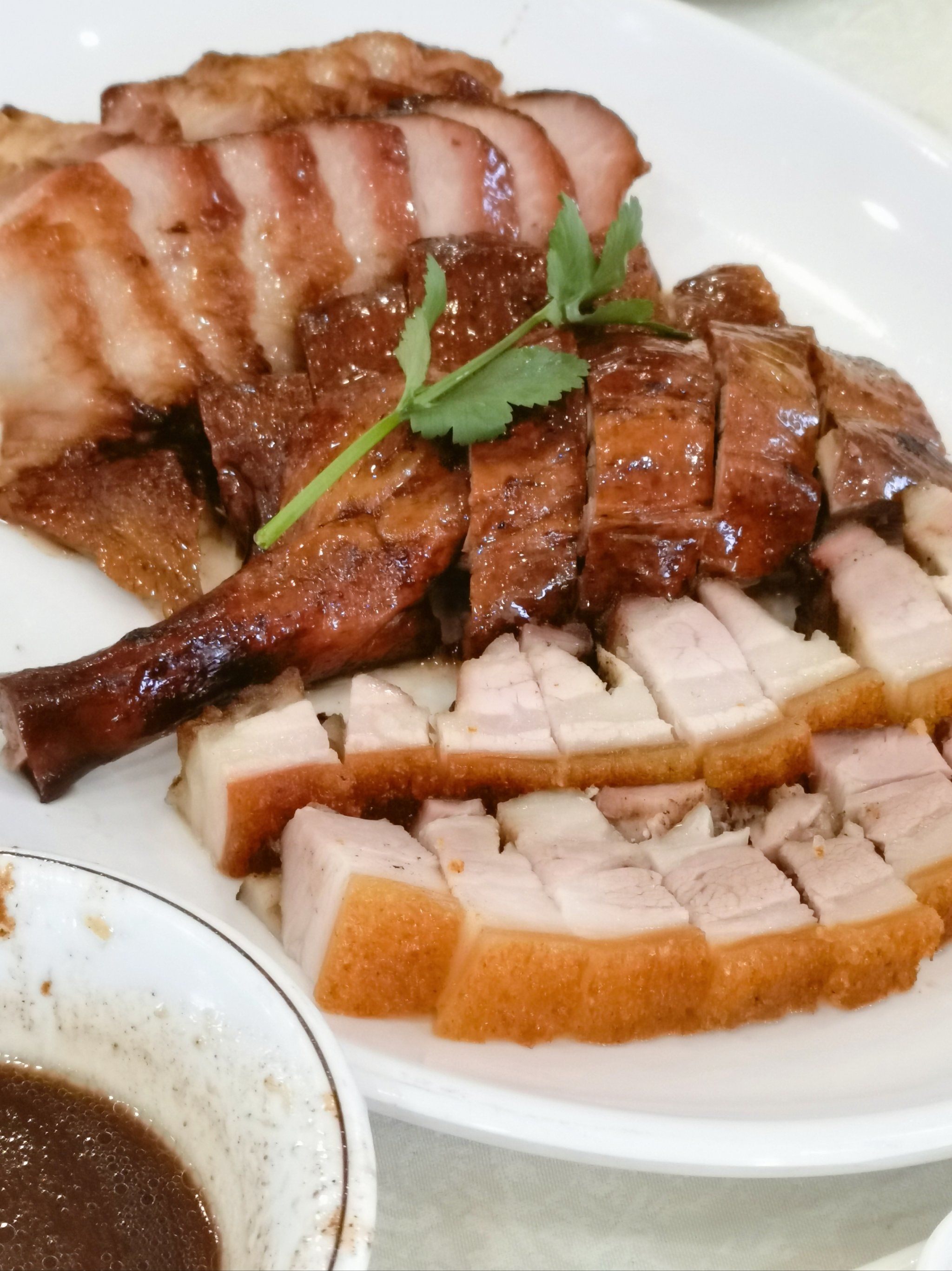菜肴味道不用质疑😋
烧腊拼盘烧肉烧鹅叉烧都不错,皮脆