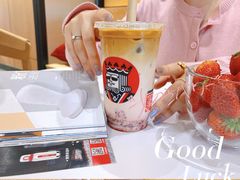 草莓冰拿铁-幸运咖(公园茂直营店)