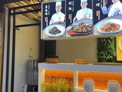 -阿瓦山寨·湘菜现炒·剁椒鱼头王(咸阳总店)