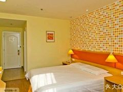 -莫泰酒店(上海虹桥北新泾地铁站天山路店)