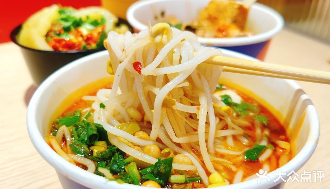 魔都宝藏小吃店· 辣王辣后 辣得爽吃得香！