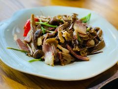 鹿茸菌炒腊肉-妈妈的味道·腾冲特色菜(和顺古镇店)