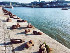 -多瑙河畔鞋履雕塑