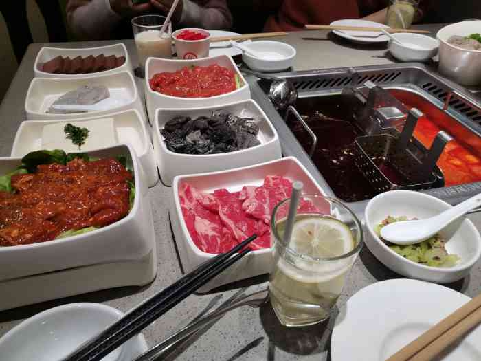 海底捞火锅(温州吾悦广场店)-"这家海底捞在吾悦的四楼,最近来过几次