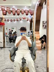 -V8潮牌·接发烫染连锁