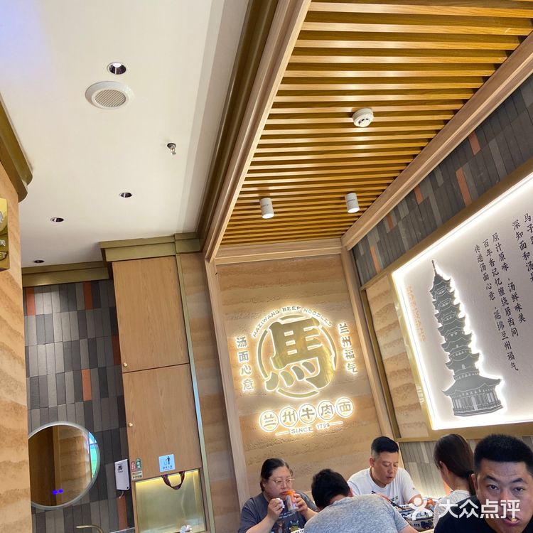 空档期被我们碰上。拌面的分量比汤面的量大噢