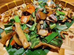 爆炒赤松茸黑牛肝菌-云海肴·汽锅鸡·云南菜(美罗城店)