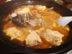 鸿运鱼头煲-老灶味道·本帮菜(昌平路店)