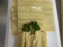 -老牌坊云南鱼豆花火锅(哈西万达店)