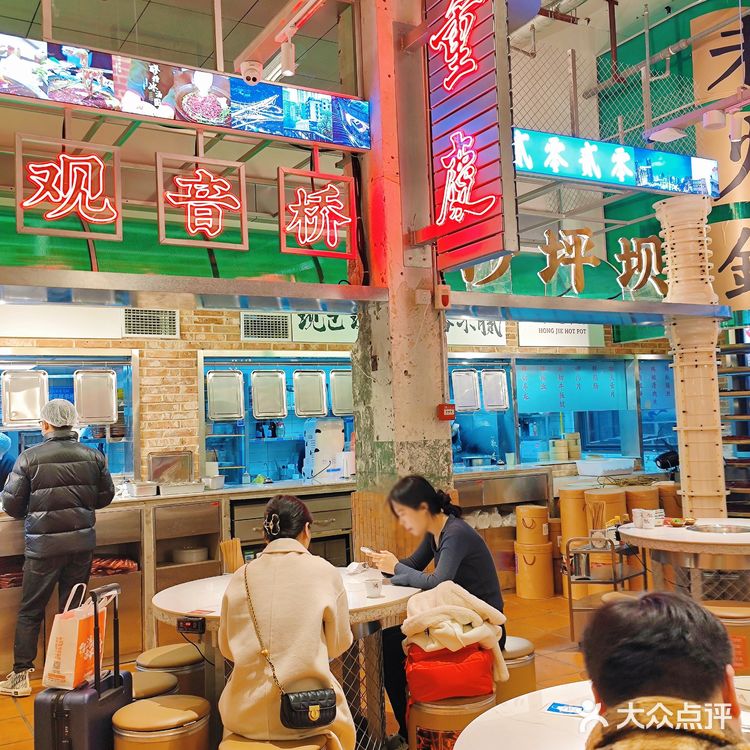 这个姐厉害了，鸿姐杭州首店就在西湖边边