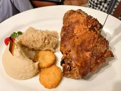 德式脆烤猪膝配酸菜土豆泥-巴伐利亚啤酒坊(意式风情街店)