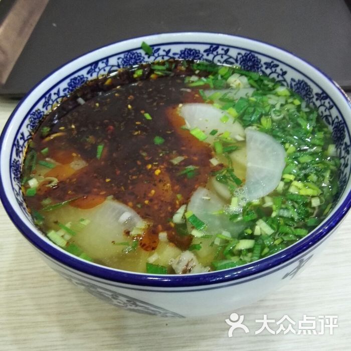 中国兰州马艾萨牛肉面铜锅涮肉传统牛肉拉面图片-北京小吃快餐-大众