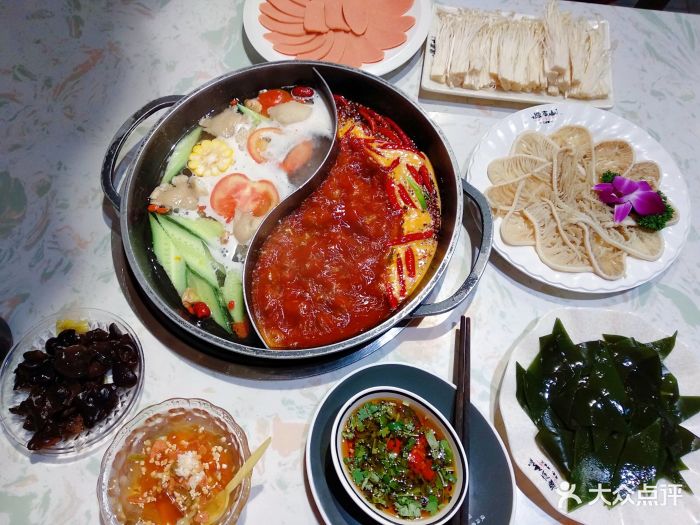 逸南山鲜毛肚火锅鸳鸯小锅图片 - 第13张