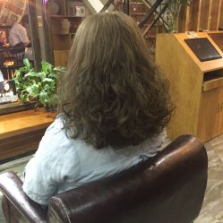 -诗悦发型烫染SALON