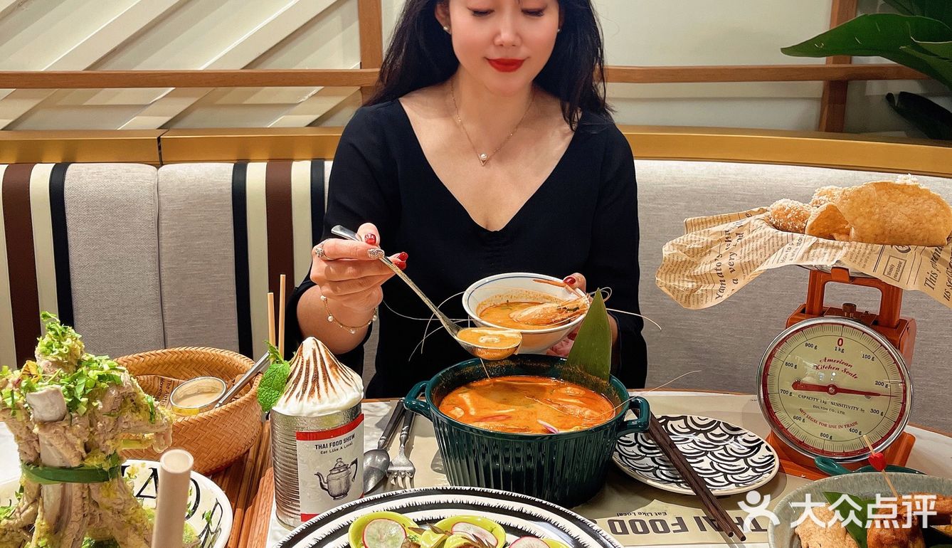 到国贸找小怪兽吃有颜又好吃的泰餐/一秒爱上了太食獸泰式茶餐厅