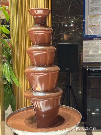 这次带表妹来尝尝内地的自助餐 他们说第一次吃自助餐海