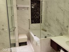 -深圳富苑皇冠假日套房酒店