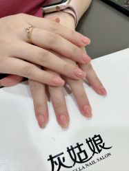 -灰姑娘美甲美睫馆