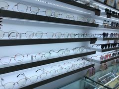 -视野联行眼镜•蔡司•依视路(温江店)