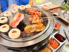 -围炉肉舍•炭烤活鳗•丹东海鲜烤肉(步行街店)