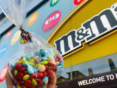 -m豆巧克力世界(上海世茂广场店)