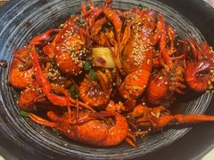 -肥肥虾庄·金牌油焖大虾(汉街SKP店)
