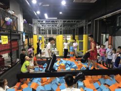 -蹦贝运动中心·蹦床·攀岩·闯关(龙岗店)
