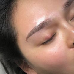 -一个差评成就的纹眉店